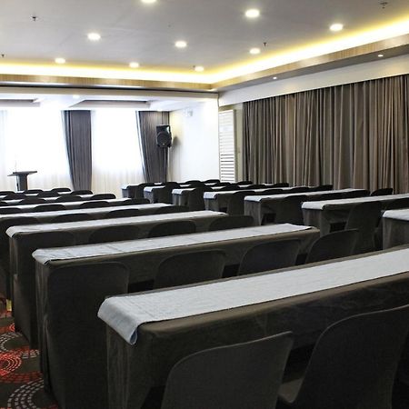 Fersal Hotel Malakas, קואזון סיטי מראה חיצוני תמונה